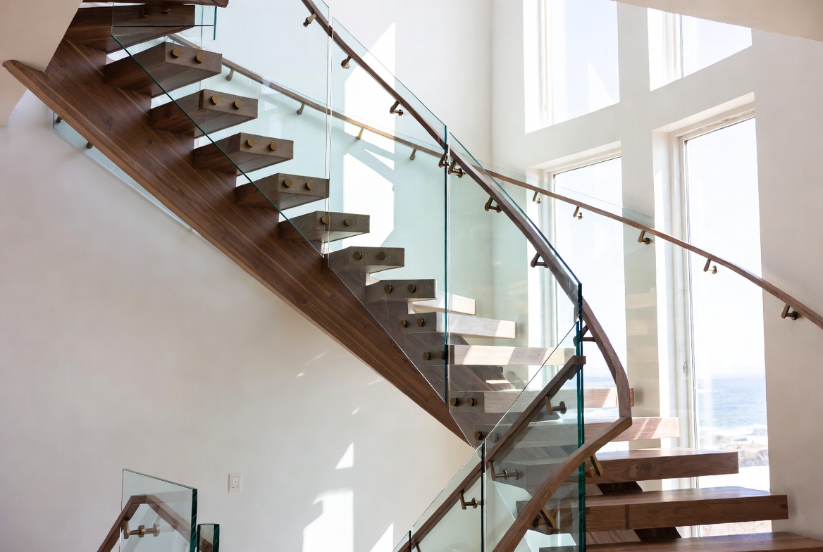 Curved Glass & Horizontal Cable Railings San Diego: Expert Deck & Railing Contractor for Coastal Modern Homes